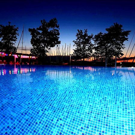 Bl Lakeside Apartman Balatonlelle Bagian luar foto