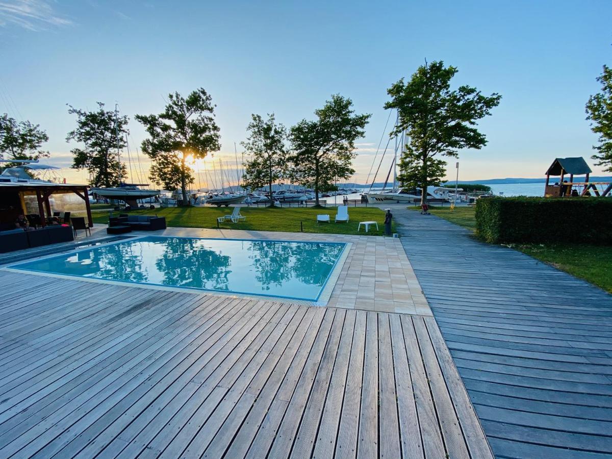 Bl Lakeside Apartman Balatonlelle Bagian luar foto