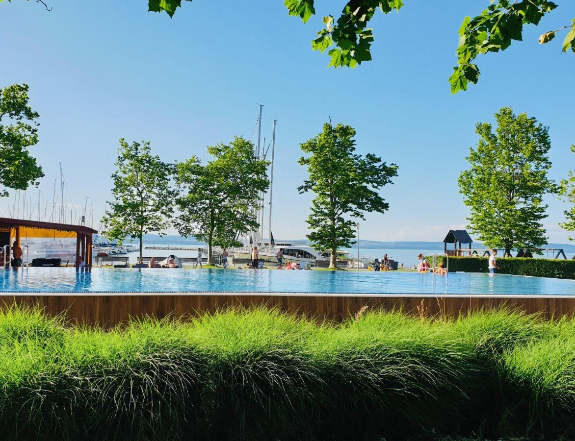Bl Lakeside Apartman Balatonlelle Bagian luar foto