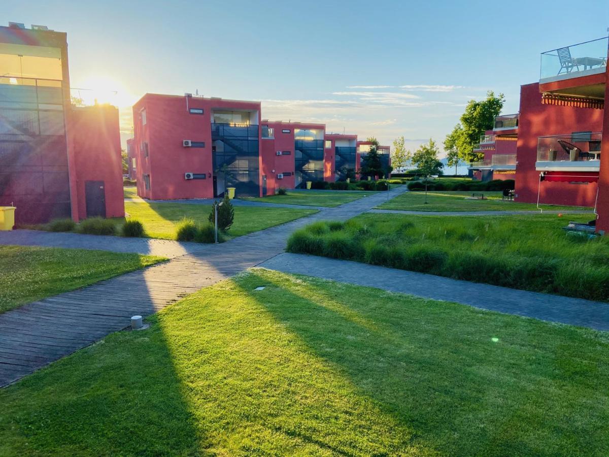 Bl Lakeside Apartman Balatonlelle Bagian luar foto