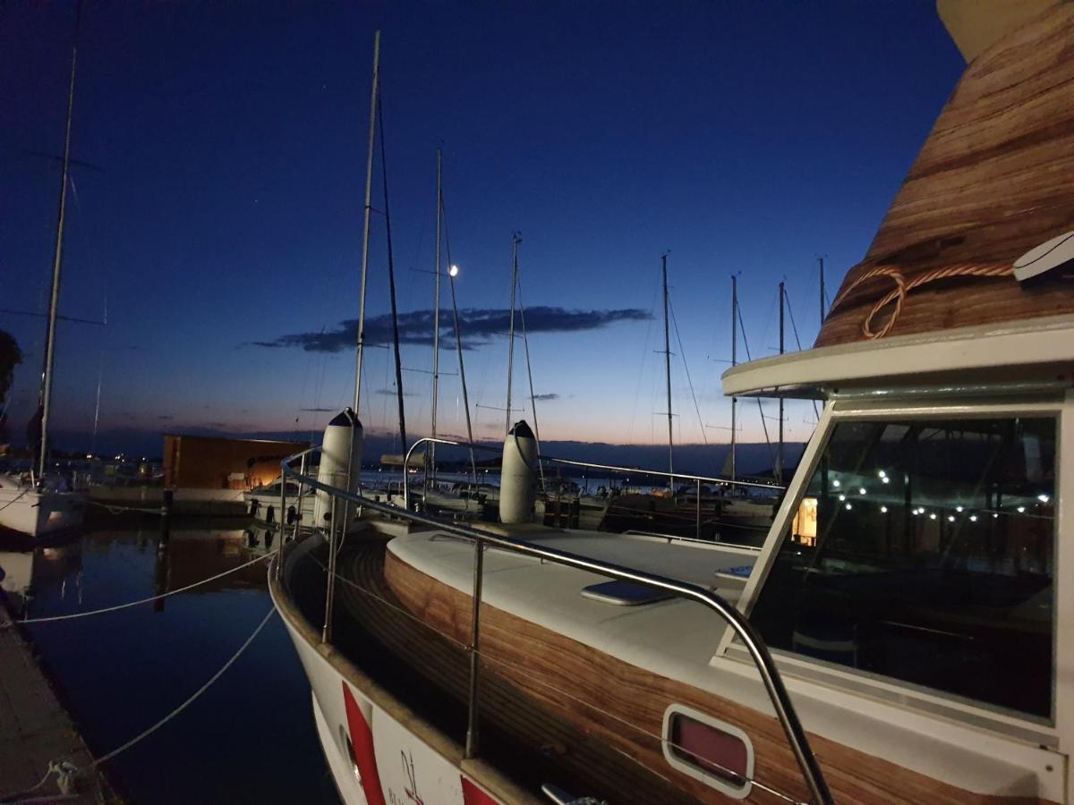 Bl Lakeside Apartman Balatonlelle Bagian luar foto