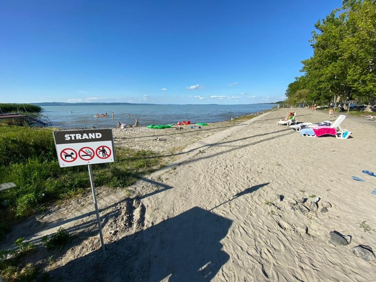 Bl Lakeside Apartman Balatonlelle Bagian luar foto