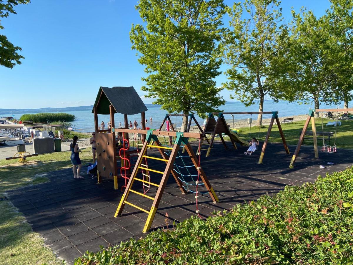 Bl Lakeside Apartman Balatonlelle Bagian luar foto