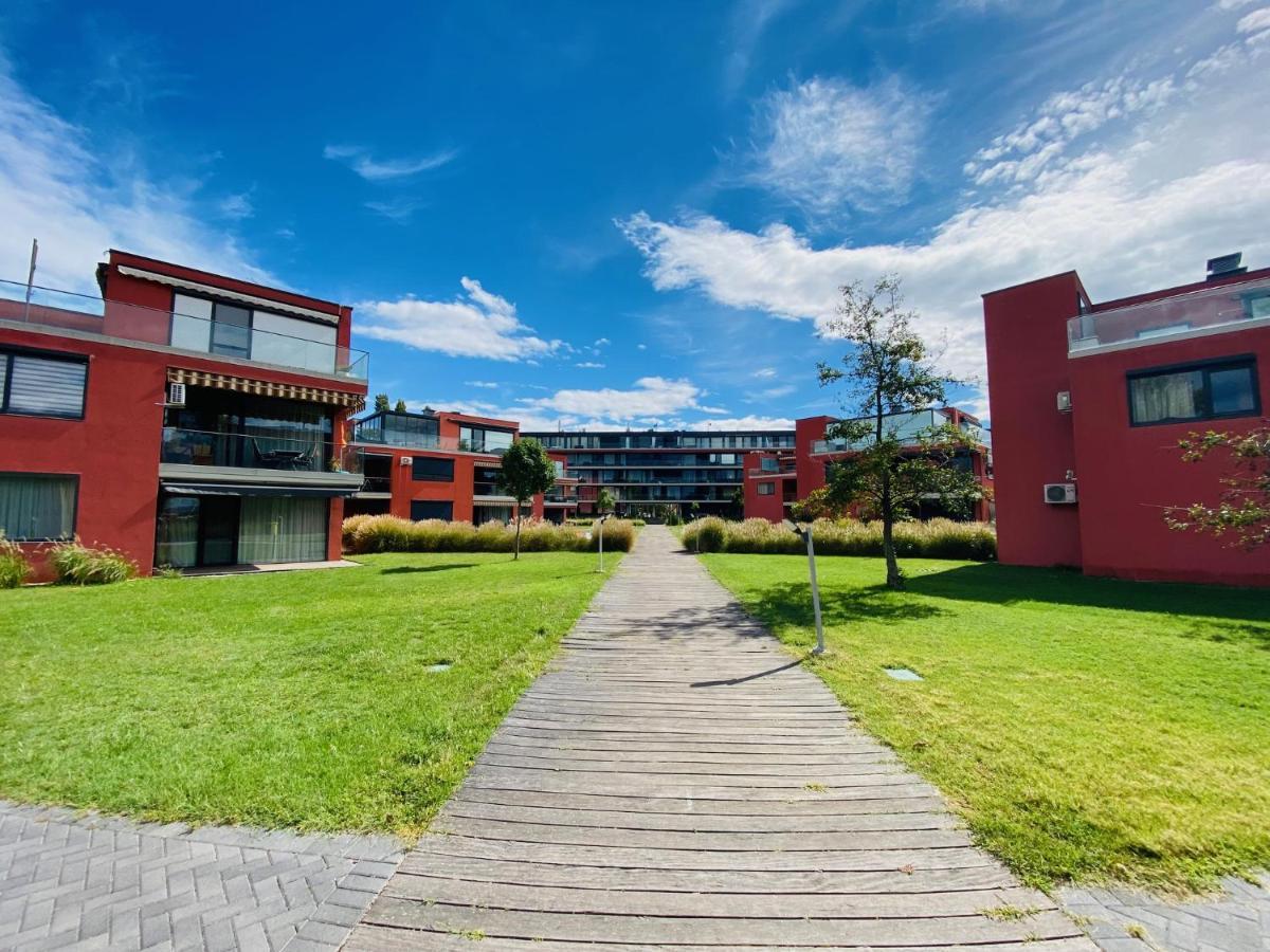 Bl Lakeside Apartman Balatonlelle Bagian luar foto