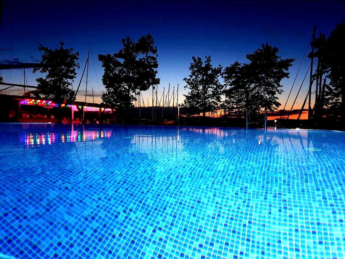 Bl Lakeside Apartman Balatonlelle Bagian luar foto