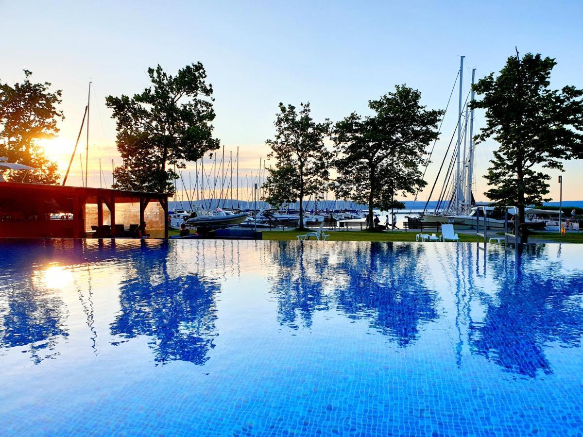 Bl Lakeside Apartman Balatonlelle Bagian luar foto