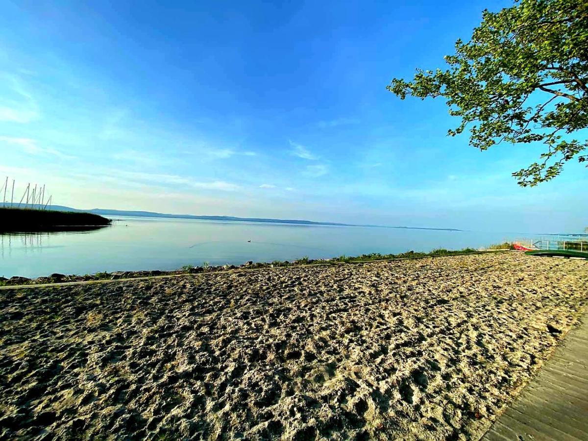Bl Lakeside Apartman Balatonlelle Bagian luar foto