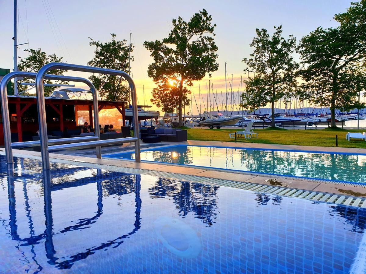 Bl Lakeside Apartman Balatonlelle Bagian luar foto