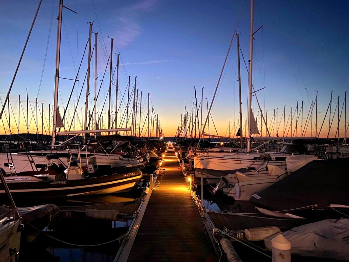 Bl Lakeside Apartman Balatonlelle Bagian luar foto